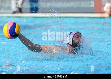 BUDAPEST, UNGARN - 3. JULI: Ben Stevenson aus den USA während der FINA World Championships Budapest 2022 - Wasserball-Spiel der Männer zwischen den Vereinigten Staaten von Amerika und Serbien in der Donau-Arena am 3. Juli 2022 in Budapest, Ungarn (Foto: Albert ten Hove/Orange Picles) Stockfoto