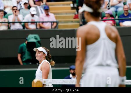 London, Großbritannien, 3.. Juli 2022: Elena Ostapenko während der Wimbledon Tennis Championships 2022 im All England Lawn Tennis and Croquet Club in London. Kredit: Frank Molter/Alamy Live Nachrichten Stockfoto