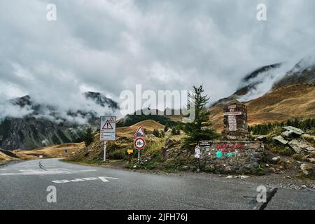 Wegweiser am Col de Vars, Etappe der Tour de france in den französischen alpen Stockfoto