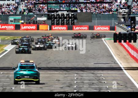 Silverstone, Großbritannien. 03.. Juli 2022. Der Neustart des Rennens. Großer Preis von Großbritannien, Sonntag, 3.. Juli 2022. Silverstone, England. Quelle: James Moy/Alamy Live News Stockfoto