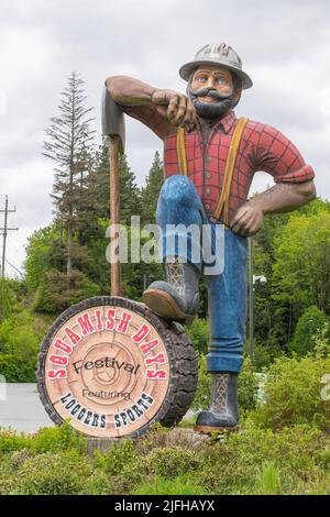 Holzfällerstatue in Squamish, British Columbia, Kanada Stockfoto