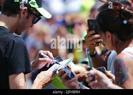 Misano, Italien. 03.. Juli 2022. Valentino Rossi, Autograph section Credit: Independent Photo Agency/Alamy Live News Stockfoto