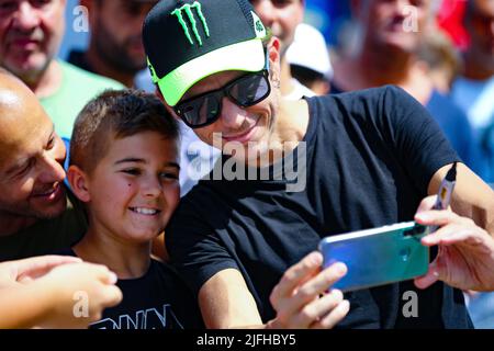 Misano, Italien. 03.. Juli 2022. Valentino Rossi, Autograph section Credit: Independent Photo Agency/Alamy Live News Stockfoto