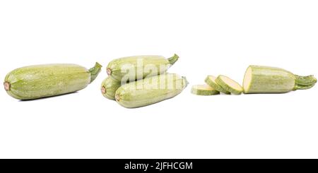 Frische ganze Zucchini isoliert auf weißem Hintergrund mit Clipping-Pfad und volle Schärfentiefe. Set oder Sammlung. Stockfoto