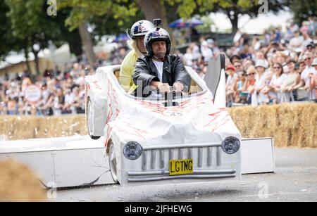 REDAKTIONELLE VERWENDUNG NUR Ally Pally T-Birds nimmt am Red Bull Soapbox Race im Alexandra Palace in London Teil. Bilddatum: Sonntag, 3. Juli 2022. Stockfoto