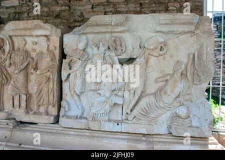 Aydin, TÜRKEI 19. April 2005. Relief im Open-Air-Theater der antiken Stadt Nysa, Aydin, Türkei. Stockfoto