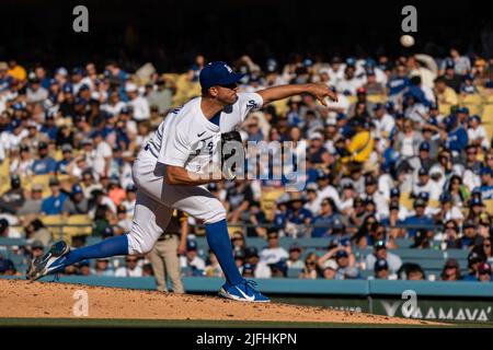 Los Angeles Dodgers startet Pitcher Tyler Anderson (31) wirft während eines MLB-Spiels gegen die San Diego Padres, Samstag, 2. Juli 2022, in Dodger Stad Stockfoto