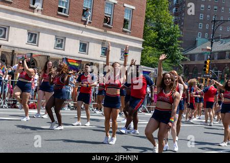 Jubeln Sie New York bei der Pride Parade in NYC am 26. Juni 2022 Stockfoto