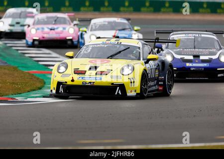Silverstone, Großbritannien. 2.. Juli 2022. #13 Adam Smalley (GB, CLRT), Porsche Mobil 1 Supercup auf dem Silverstone Circuit am 2. Juli 2022 in Silverstone, Großbritannien. (Foto von HIGH TWO) Quelle: dpa/Alamy Live News Stockfoto