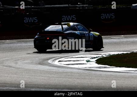 Silverstone, Großbritannien. 2.. Juli 2022. #13 Adam Smalley (GB, CLRT), Porsche Mobil 1 Supercup auf dem Silverstone Circuit am 2. Juli 2022 in Silverstone, Großbritannien. (Foto von HIGH TWO) Quelle: dpa/Alamy Live News Stockfoto