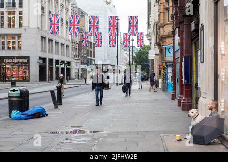 Im Zentrum Londons war es ungewöhnlich leer und verlassen, als der Eisenbahnstreik unter Führung der RMT Union den zweiten Tag andauert. Im Bild: Oxford Street sieht aus wie Emp Stockfoto