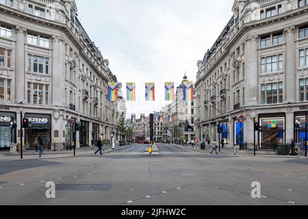 Im Zentrum Londons war es ungewöhnlich leer und verlassen, als der Eisenbahnstreik unter Führung der RMT Union den zweiten Tag andauert. Im Bild: Oxford Circus sieht emp aus Stockfoto