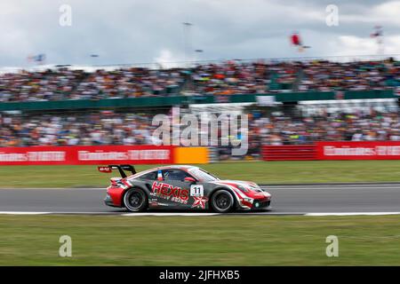 Silverstone, Großbritannien. 3.. Juli 2022. #11 Clement Mateu (F, CLRT), Porsche Mobil 1 Supercup auf dem Silverstone Circuit am 3. Juli 2022 in Silverstone, Großbritannien. (Foto von HIGH TWO) Quelle: dpa/Alamy Live News Stockfoto