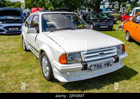 Vorderansicht eines Ford Escort Mark 3 RS Turbo auf der Motorshow in der Grafschaft von The Balkshire Stockfoto