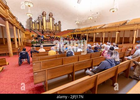 Salt Lake City, Utah - 28. Mai 2022: Auditorium im Konferenzzentrum „Church of Jesus Christ of Latter Day Saints“ in Salt Lake City. Stockfoto