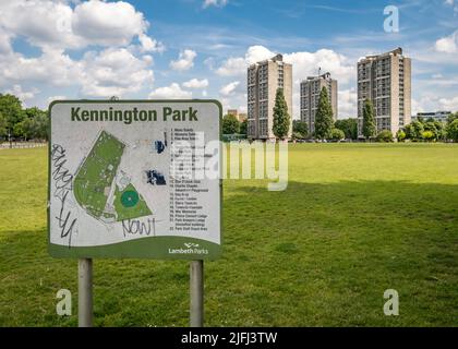 Hochhaus Tower Blocks auf dem Brandon Estate, Blick vom Kennington Park, Southwark, South London, UK Social Housing Estate. Stockfoto