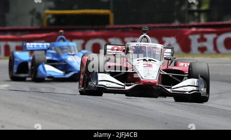 Akron, Usa. 03.. Juli 2022. Scott McLaughlin (3) führt Alex Palou (10) während der Honda 200 auf dem Mid Ohio Sports Course in Lexington, Ohio, am Sonntag, den 3. Juli 2022 an. Foto von Aaron Josefczyk/UPI Credit: UPI/Alamy Live News Stockfoto