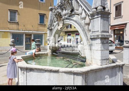 17.. Jahrhundert Da Ponte-Brunnen (Da Pontejev vodnjak), Preserenplatz, Koper, Slowenisches Istrien, Slowenien Stockfoto