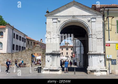 Muda-Tor (Porta della Muda) zum Preserenplatz (Piazza Prešeren), Prešernov trg, Koper, Slowenisch Istrien, Slowenien Stockfoto