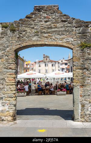 Muda-Tor (Porta della Muda) zum Preserenplatz (Piazza Prešeren), Prešernov trg, Koper, Slowenisch Istrien, Slowenien Stockfoto