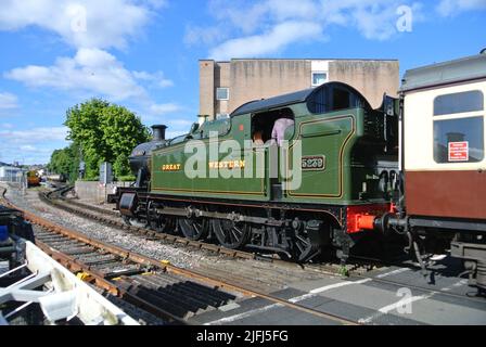 Dampflokomotive 5239 Goliath, die als Teil der Dartmouth Steam Railway in Paignton, Devon, England, UK, arbeitet. Stockfoto