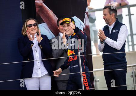 Silverstone, Großbritannien. 3.. Juli 2022. LAWSON Liam (nzl), Carlin, Dallara F2, Porträt während des Rennens 7. der FIA Formel-2-Meisterschaft 2022 auf dem Silverstone Circuit vom 1. Bis 3. Juli 2022 in Silverstone, Großbritannien - Foto Sebastiaan Rozendaal / Dutch Photo Agency / DPPI Credit: DPPI Media/Alamy Live News Stockfoto