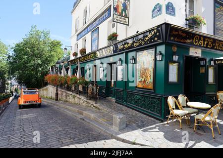 Das charmante Restaurant La Bonne Franquette auf dem Hügel Montmartre. Montmartre mit traditionellen französischen Cafés und Kunstgalerien ist eines der meistbesuchten Stockfoto