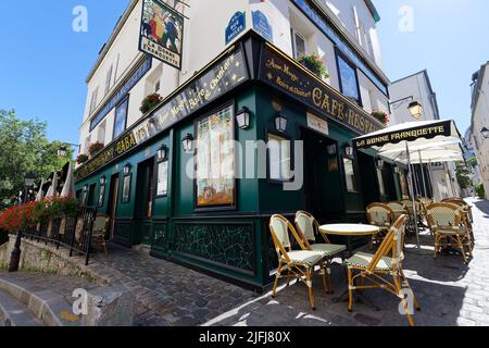 Das charmante Restaurant La Bonne Franquette auf dem Hügel Montmartre. Montmartre mit traditionellen französischen Cafés und Kunstgalerien ist eines der meistbesuchten Stockfoto