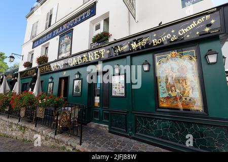 Das charmante Restaurant La Bonne Franquette auf dem Hügel Montmartre. Montmartre mit traditionellen französischen Cafés und Kunstgalerien ist eines der meistbesuchten Stockfoto