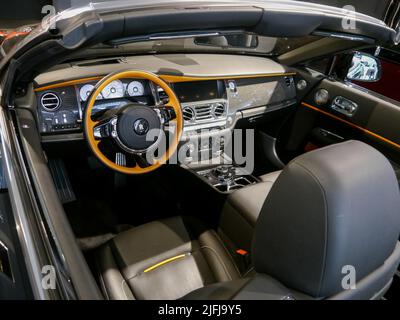 Der Innenraum eines Rolls-Royce Dawn Luxus-Cabriolets Stockfoto