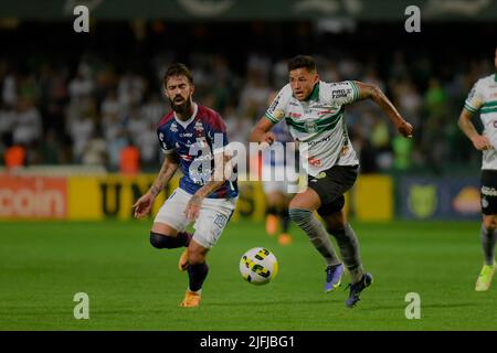 Curitiba, Brasilien. 03.. Juli 2022. Matheus Vargas und Val während Coritiba und Fortaleza. Spiel gültig für die 15. Runde der Brasilianischen Meisterschaft 2022. Major Antônio Couto Pereira Stadion in Curitiba, Pr. Kredit: Reinaldo Reginato/FotoArena/Alamy Live Nachrichten Stockfoto