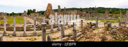 Agora von Perge und Hellenistic Gate Stockfoto