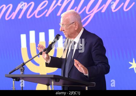 München, Deutschland. 03.. Juli 2022. Reuven Rivlin, ehemaliger Präsident Israels, spricht bei der Sommernacht der Jüdischen Kulturtage 36. im Literaturhaus. Quelle: Felix Hörhager/dpa/Alamy Live News Stockfoto