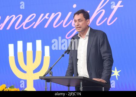 München, Deutschland. 03.. Juli 2022. Der bayerische Justizminister Georg Eisenreich spricht bei der Sommernacht der Jüdischen Kulturtage 36. im Literaturhaus. Quelle: Felix Hörhager/dpa/Alamy Live News Stockfoto