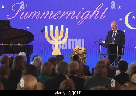 München, Deutschland. 03.. Juli 2022. Reuven Rivlin, ehemaliger Präsident Israels, spricht bei der Sommernacht der Jüdischen Kulturtage 36. im Literaturhaus. Quelle: Felix Hörhager/dpa/Alamy Live News Stockfoto