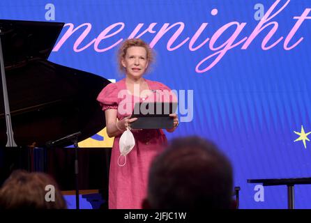 München, Deutschland. 03.. Juli 2022. Die Schauspielerin Sunnyi Melles tritt bei der Sommernacht der Jüdischen Kulturtage 36. im Literaturhaus auf. Quelle: Felix Hörhager/dpa/Alamy Live News Stockfoto