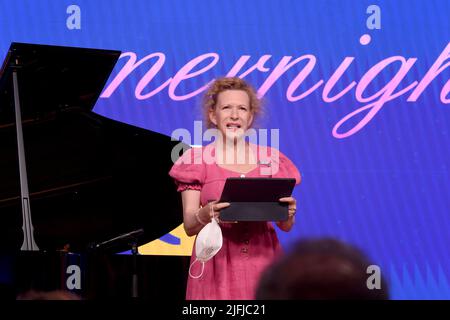 München, Deutschland. 03.. Juli 2022. Die Schauspielerin Sunnyi Melles tritt bei der Sommernacht der Jüdischen Kulturtage 36. im Literaturhaus auf. Quelle: Felix Hörhager/dpa/Alamy Live News Stockfoto