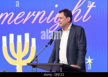 München, Deutschland. 03.. Juli 2022. Der bayerische Justizminister Georg Eisenreich spricht bei der Sommernacht der Jüdischen Kulturtage 36. im Literaturhaus. Quelle: Felix Hörhager/dpa/Alamy Live News Stockfoto