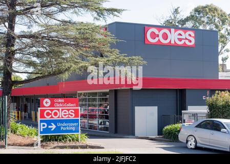 Ein eigenständiger Coles-Supermarkt im nördlichen Vorort Asquith in New South Wales, Australien Stockfoto