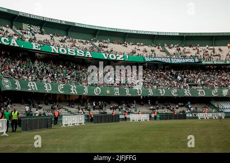 Curitiba, Brasilien. 03.. Juli 2022. PR - Curitiba - 07/03/2022 - BRASILIANER A 2022, CORITIBA X FORTALEZA - Fans vor dem Spiel zwischen Coritiba und Fortaleza im Stadion Couto Pereira um die brasilianische Meisterschaft A 2022. Foto: Robson Mafra/AGIF/Sipa USA Quelle: SIPA USA/Alamy Live News Stockfoto