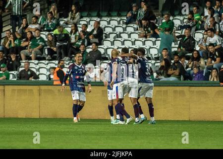 Curitiba, Brasilien. 03.. Juli 2022. PR - Curitiba - 07/03/2022 - BRASILIANISCHER A 2022, CORITIBA X FORTALEZA - Fortaleza-Spieler Habraao feiert sein Tor während eines Spiels gegen Coritiba im Stadion Couto Pereira zur brasilianischen Meisterschaft A 2022. Foto: Robson Mafra/AGIF/Sipa USA Quelle: SIPA USA/Alamy Live News Stockfoto