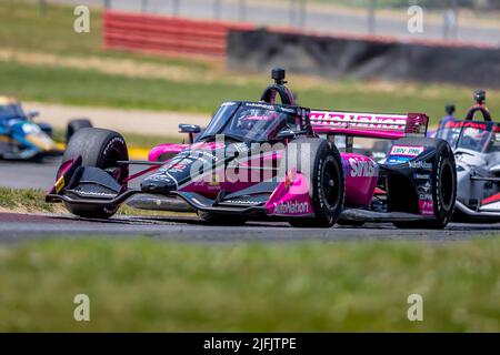 Lexington, OH, USA. 3.. Juli 2022. HELIO CASTRONEVES (06) aus Sao Paulo, Brasilien, fährt während der Honda Indy 200 auf der Mid Ohio Sports Car Course in Lexington OH durch die Kurven. (Bild: © Walter G. Arce Sr./ZUMA Press Wire) Bild: ZUMA Press, Inc./Alamy Live News Stockfoto