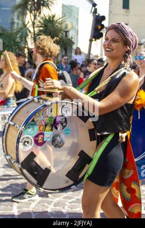 Padua, Italien. 03.. Juli 2022. Padova Pride 2022 - Corpi in Rivolta 3 Luglio 2022Corpi in Rivolta - Padua Pride 2022. Sonntag, 3. Juli, eine großartige Veranstaltung, an der viele junge Menschen teilnehmen. An der Spitze der Prozession steht der italienische Abgeordnete Alessandro Zan, Autor des Gesetzentwurfs gegen Homotransphobie (Foto: Mimmo Lamacchia/Pacific Press) Quelle: Pacific Press Media Production Corp./Alamy Live News Stockfoto