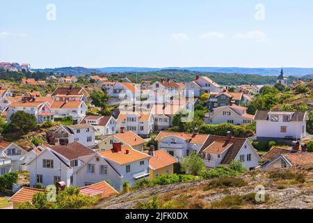 Blick auf Grungsund, einem Küstendorf an der schwedischen Westküste Stockfoto