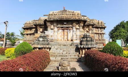 Rückansicht des Lakshminarasimha-Tempels, der 1230 von den drei wohlhabenden Brüdern Peddanna Heggade, Sovanna und Kesanna, Haranhalli, Hassan, Karnataka, in, erbaut wurde Stockfoto