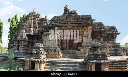 Rückansicht des Shree Someshvara Tempels, erbaut von drei wohlhabenden Brüdern Peddanna Heggade, Sovanna und Kesanna im Jahr 1230, Haranhalli, Hassan, Karnataka, in Stockfoto