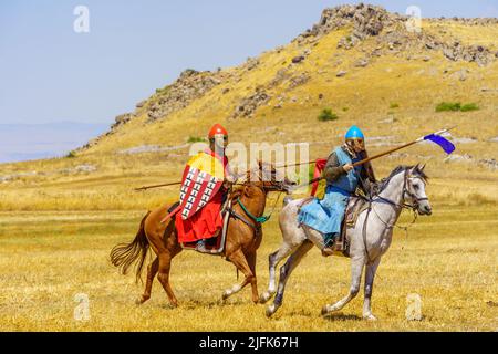 Lavi, Israel - 01. Juli 2022: Nachstellung der Schlacht von Hattin 1187 (Ayyubid Sultan Saladin besiegte die Kreuzritter): Kreuzritter Stockfoto