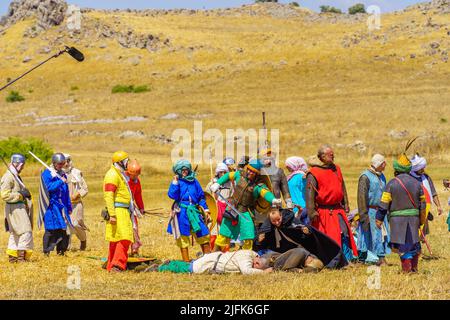 Lavi, Israel - 01. Juli 2022: Nachstellung der Schlacht von Hattin 1187 (Ayyubid Sultan Saladin besiegte die Kreuzritter): Kreuzritter erobern Stockfoto