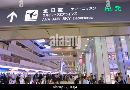 Check-in-Bereich für ANA, ANK und Sky Airlines im Inlandsterminal Tokyo Haneda JP Stockfoto