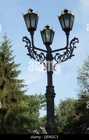 Kiew, Ukraine 10. Juni 2021: Lichtlaternen im Retro-Stil in der Stadt Kiew Stockfoto